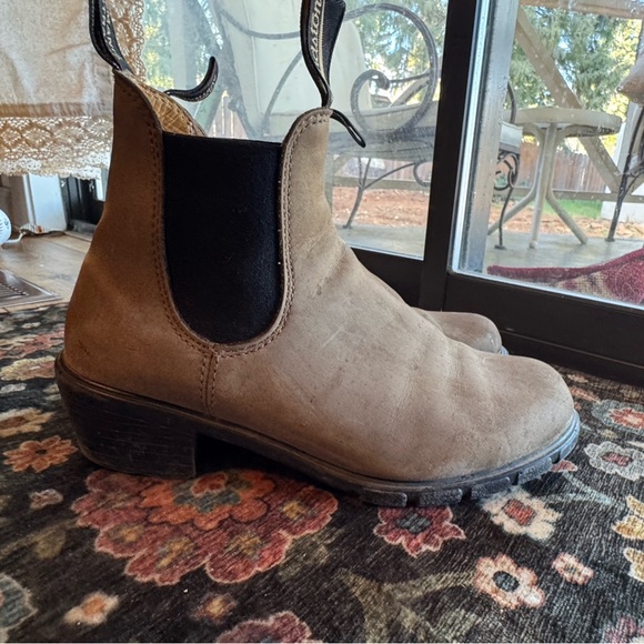 Blundstone Shoes - Blundstone Tan Chelsea Ankle Boots